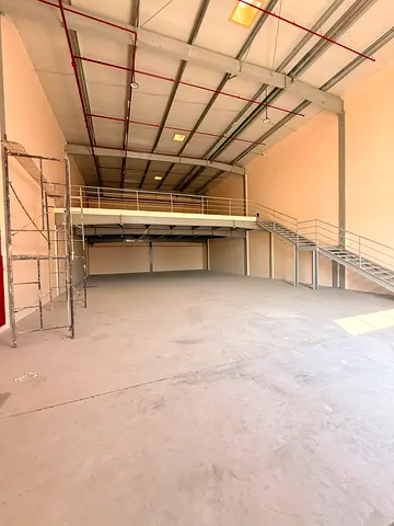 Warehouse for Rent in Sajaa – Sharjah A great opportunity to rent a brand-new warehouse in Sajaa, Sharjah, offering a total area of 3,350 square feet