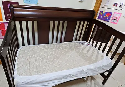 High quality Giggles baby crib with Mattress for sale