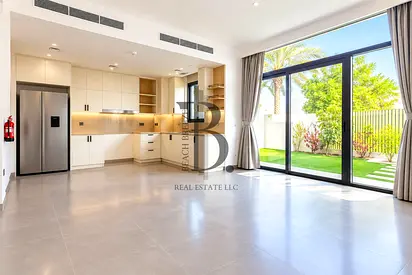 Modern Family Living | Single Row | Bright Open-Plan Layout
