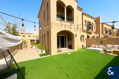 End Unit | Large Plot | Available September