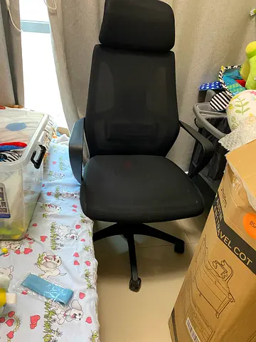 Ergonomic black mesh office chair with headrest - good condition