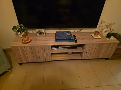 Wood-effect TV Unit / Entertainment Center - Light Oak Finish
