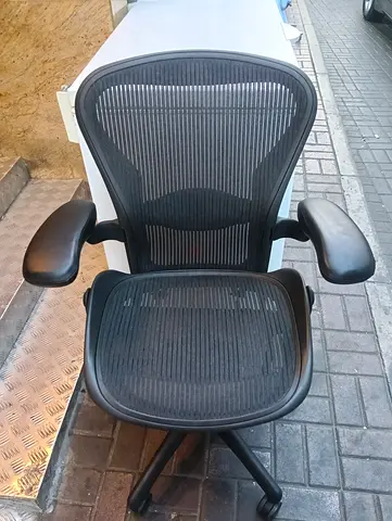 Herman Miller Aeron chair for selling.colour black size B