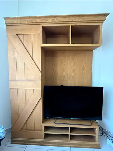 Solid Oak Entertainment unit, very spacious and heavy material - Good Condition