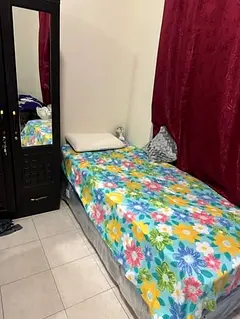Bed space available for nonsmoking Indian executive Bachelor in Deira, Muteena behind Crown Plaza ho