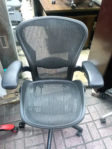Herman Miller Aeron chair for selling.black colour.size B