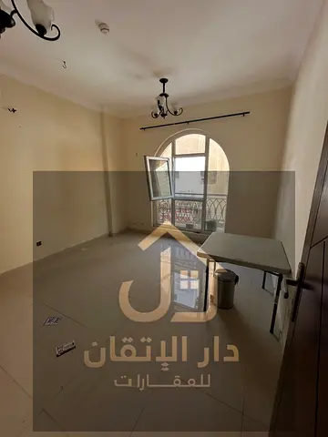 للإيجار السنوي شقة غرفة وصالة في النباعة، الشارقة.