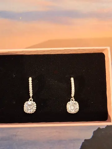 Silver earrings with moissanite 2 ct