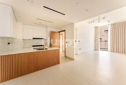 Unfurnished | Vacant | Mid Floor