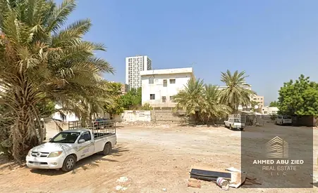 فرصة استثمارية للبيع أرضان متجاورتان سكني تجاري في ليوارا 1 عجمان بإطلالة جانبية على المارينا وقرب الكورنيش بمساحة 4400 قدم وتصريح أرضي وطابقين