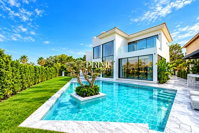 5 Bedrooms | Skyline and Main Lake Views