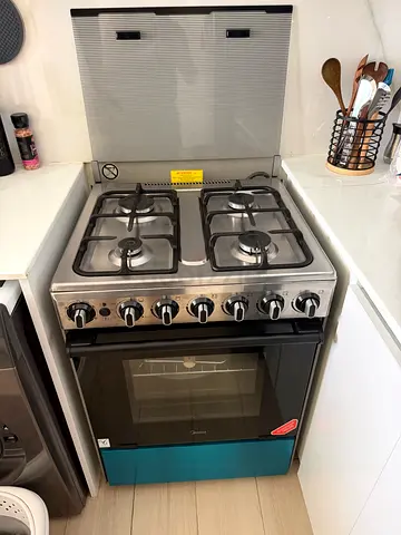 Used freestanding gas oven and stove - good working condition