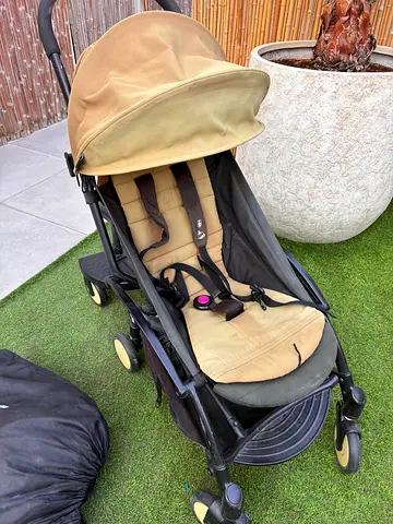 Lightweight beige single stroller in good used condition