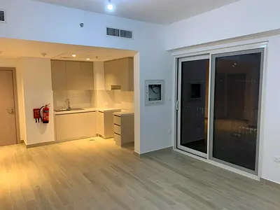 VACANT- MIDDLE FLOOR- 80000 ONLY