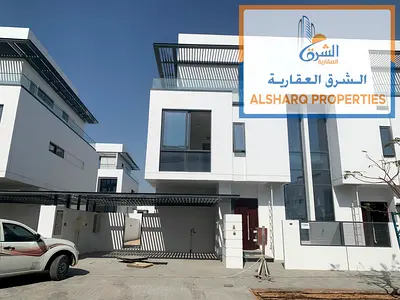 فرصة مميزة لامتلاك فيلا جديدة أول ساكن داخل كومباوند في أحد أجمل مواقع الشارقة، بتصميم عصري ومساحات ممتازة
