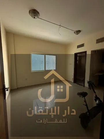 استديو بمطبخ منفصل للإيجار في المجرة | تكييف مركزي وقريب من الكورنيش والحديقة