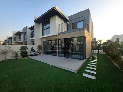 Spacious 4BR+maids | Well Mantained | Corner Unit Villa
