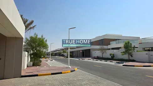 🏡 **Luxury Villa for Sale in Shomoos, Sharjah | 3 Master Bedrooms, Private Garden & Freehold Ownership**