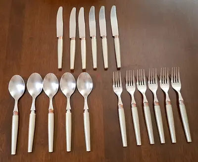 Cutlery Set (6 Knifes, 6 Forks, 5 Spoons)