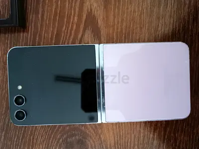 Samsung Z5 flip 512 gb storage