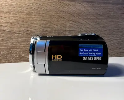 Samsung HMX-F90 HD Camcorder - Good Working Condition
