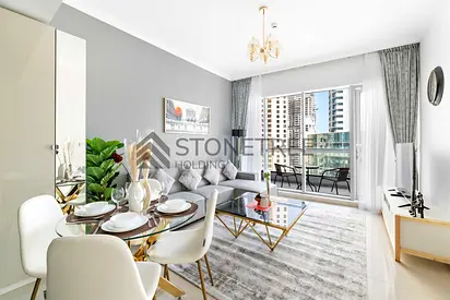 12 CHEQUES | Near Beach and Tram