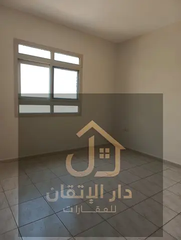"Golden opportunity for rent: 2-bedroom apartment with living room in Al Majara area. Includes central air conditioning."