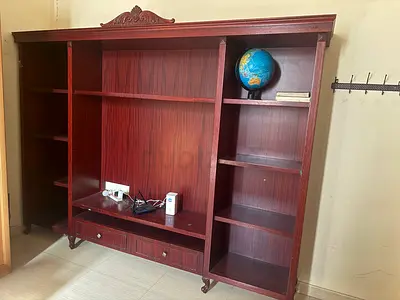 مكتبة تلفزيون حجم كبير