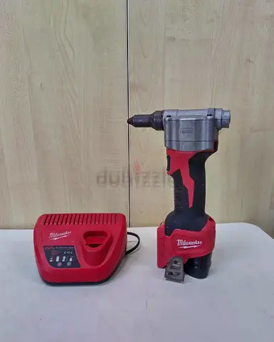 MILWAUKEE RIVET GUN 12V