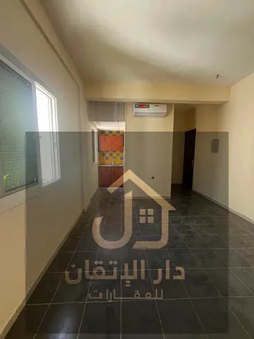 فرصة ذهبية للإيجار شقة استوديو منطقة الناصرية سعر ممتاز موقع حيوي قريب من جميع الخدمات