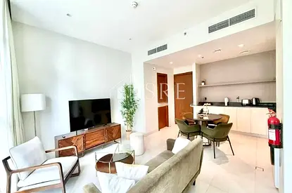 Modern 1BR | Pool View | FIA, Town Square