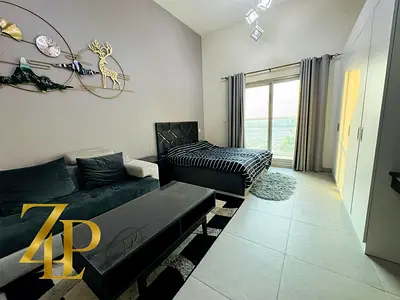 FURNISHED STUDIO | VACANT | ROAD & SUNSET VIEW