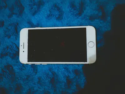 iPhone with cracked screen - for parts or repair