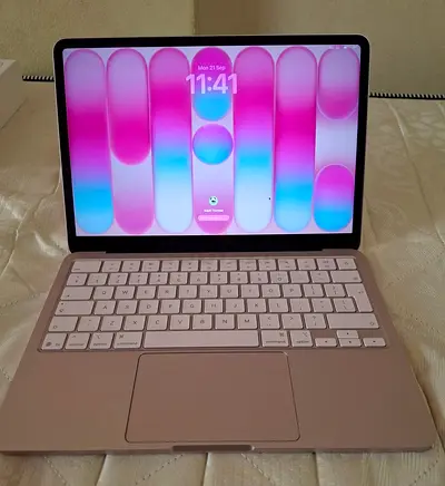Mac Book Neo 8gbRAM 256Gb brand new just used 1 day bought from EMAX