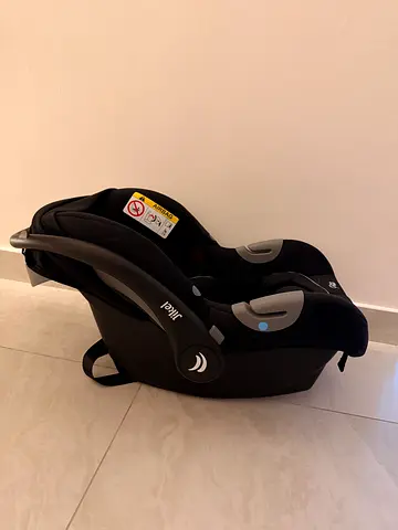 Joie infant car seat (rear-facing) - good condition