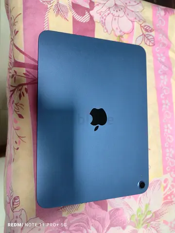 Ipad 11th gen no scratches 5 months old 128 gb 6gb ram