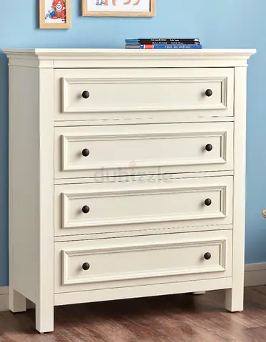 White 4-Drawer Wooden Chest / Dresser in good condition