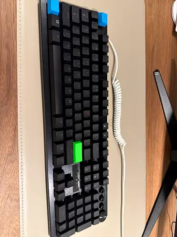 Mechanical keyboard with custom keycaps - good condition