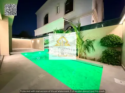 فيلا سمارت سيتم بالكامل 3 طوابق خلف الخدمات مباشرة مع مسبح ورووف خاص السعر شامل الكهرباء والمياة والمكييفات