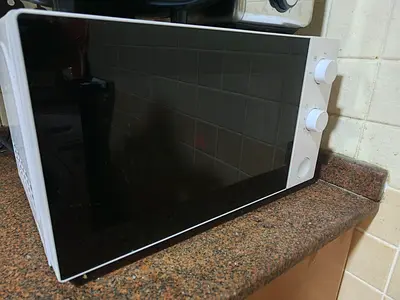 White freestanding microwave oven - good working condition