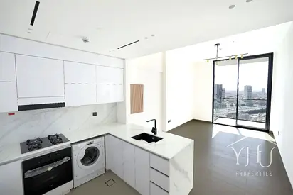 Huge Layout | High Floor | Flexible Cheques