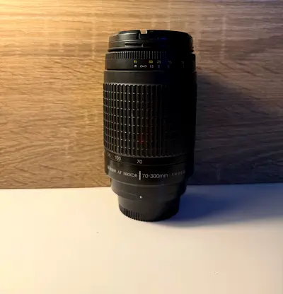 Nikon AF Nikkor 70-300mm f/4-5.6 Telephoto Zoom Lens