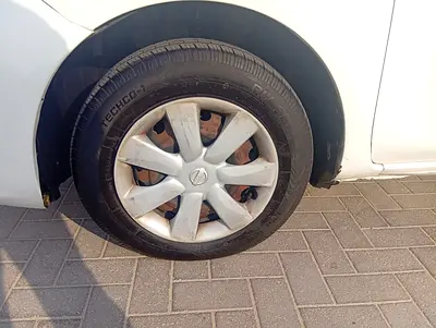 2013 Nissan SUNNY photo 6