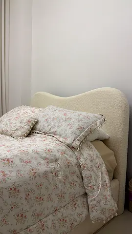 Luxury Bouclé Bed with Mattress – Like New