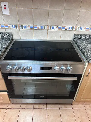 Stainless Steel Electric Cooker with Ceramic Hob and Oven - Good Condition