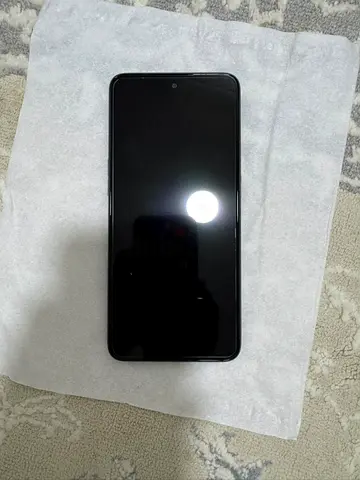 Used phone like brand new rarely used battery is like brand new with box without cable and adapter