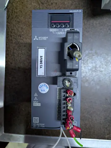 Mitsubishi MELSERVO-JE Y1 Drive (Servo Drive Unit) - Tested