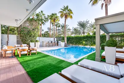 Luxurious | Waterfront Living | Private Pool