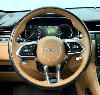 2021 Jaguar F-PACE — фото 7