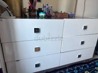 White 6-Drawer Dresser / Chest in Good Condition with mattress mattresses only two months use